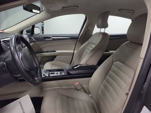 Used 2017 Ford Fusion SE image 14