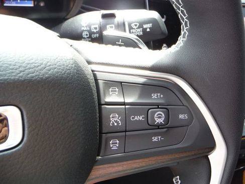 New 2026 Jeep Grand Cherokee L Limited w/ Limited Altitude Package AWD/4WD image 39