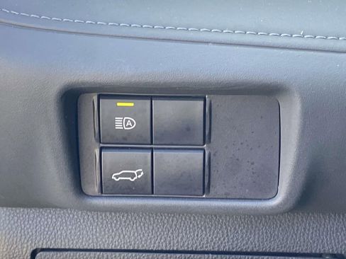 Used 2023 Toyota Highlander XLE FWD image 31