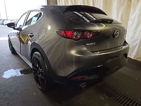 Used 2019 MAZDA MAZDA3 Hatchback w/ Preferred Package FWD image 2