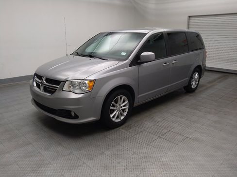 Used 2020 Dodge Grand Caravan SE FWD image 2