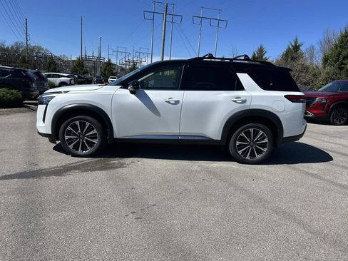 New 2026 Nissan Pathfinder Platinum w/ Lighting Package AWD/4WD image 4