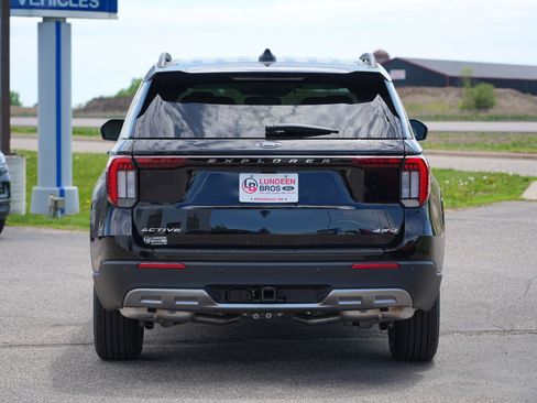 New 2026 Ford Explorer Active w/ Active Comfort Package AWD/4WD image 4