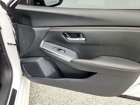 Used 2025 Nissan Sentra SR FWD image 24