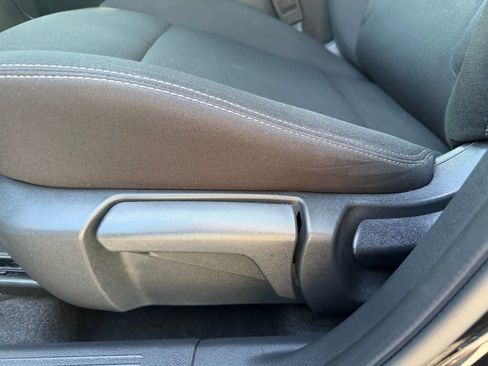 Used 2023 Nissan Rogue S image 18