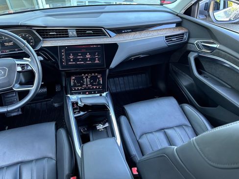 Used 2019 Audi e-tron Prestige w/ Prestige Package AWD/4WD image 21