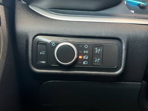 Used 2022 Ford Explorer XLT image 28