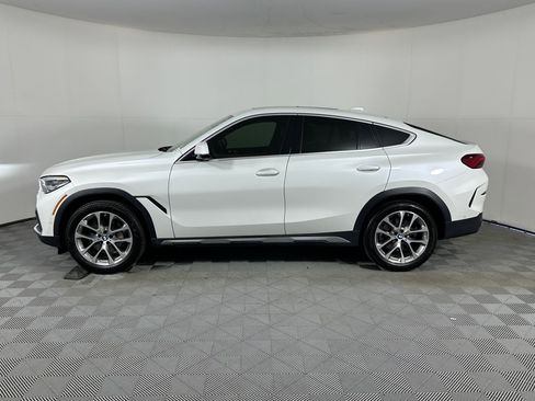 Used 2022 BMW X6 xDrive40i w/ Premium Package image 2