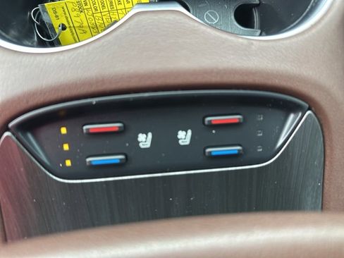 Used 2022 Toyota Venza image 10