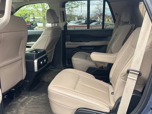 Used 2022 Ford Expedition XLT image 12