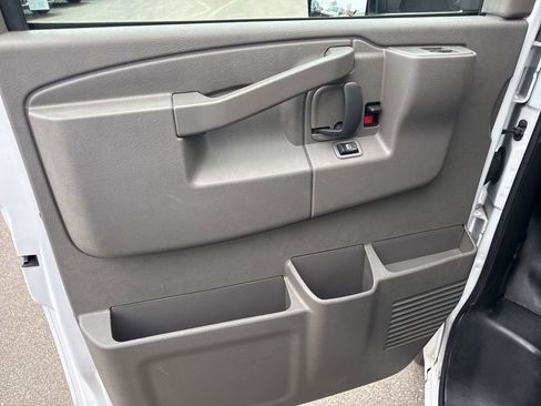 Used 2024 Chevrolet Express 3500 w/ Power Convenience Package RWD image 19