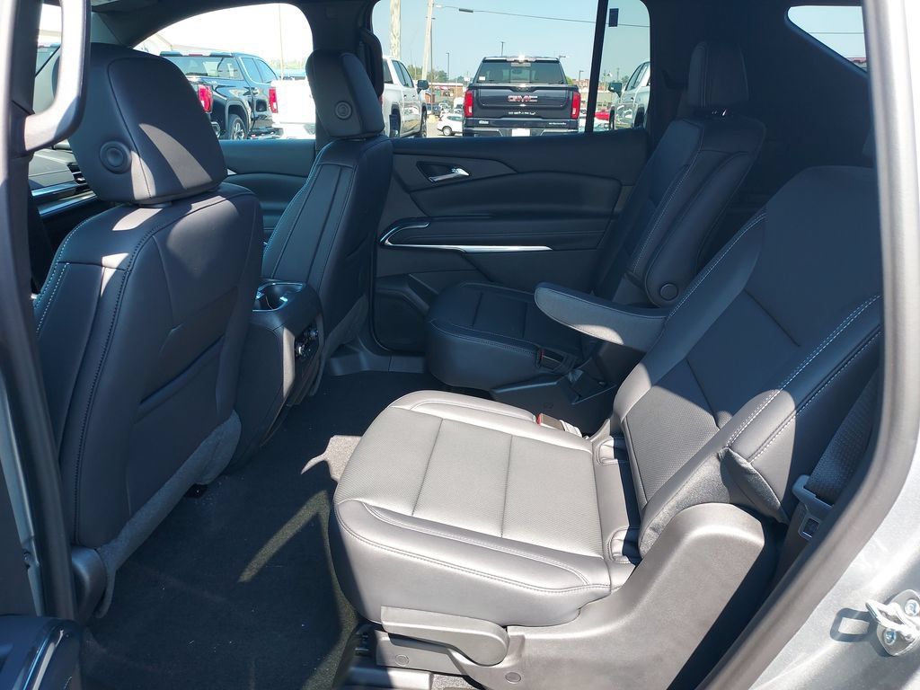 New 2027 Chevrolet Traverse LT w/ LPO, Floor Liner Package FWD image 14