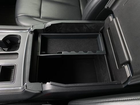 Used 2024 Ford Expedition XLT RWD image 19