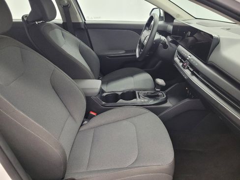 Used 2025 Kia K4 FWD image 21