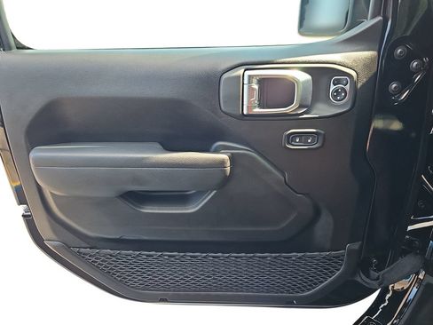 Used 2025 Jeep Wrangler Unlimited Sport AWD/4WD image 24