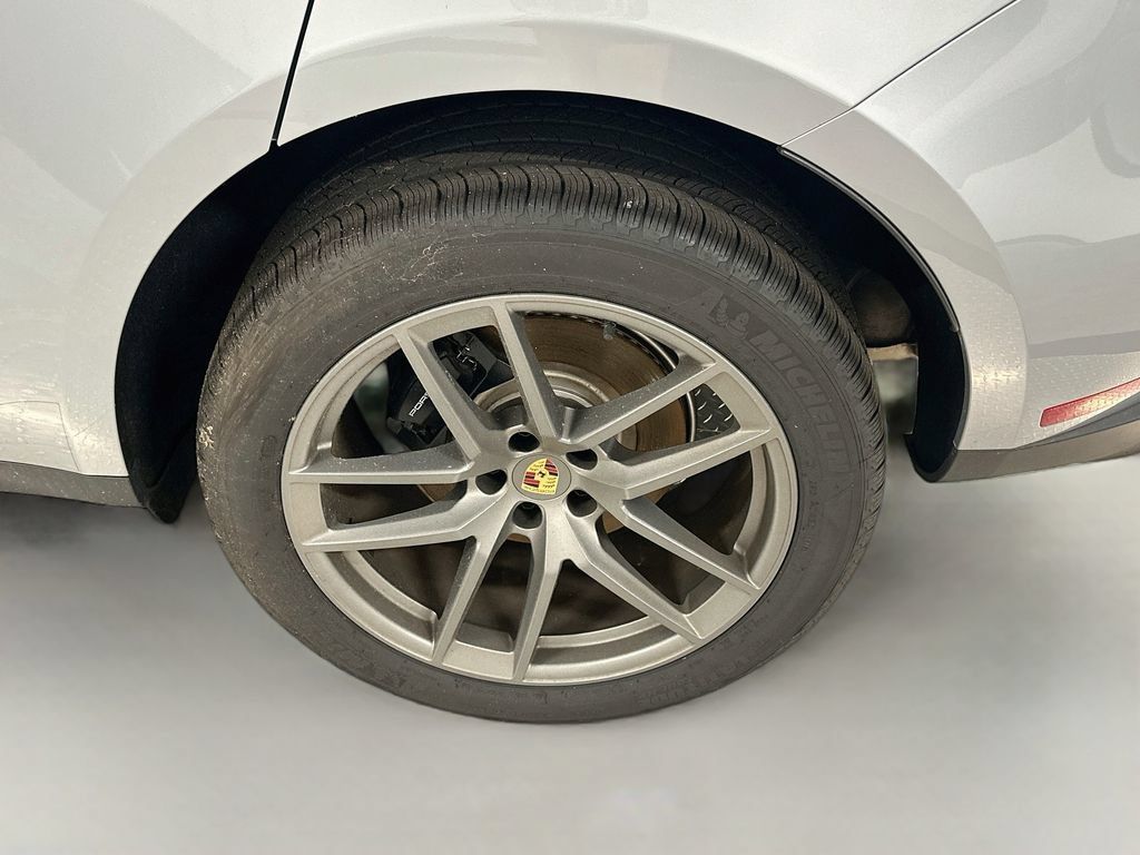 Certified 2025 Porsche Macan AWD/4WD image 34