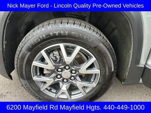 Used 2023 GMC Acadia SLT image 28