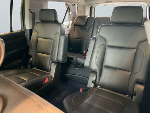 Used 2019 Chevrolet Suburban LT w/ Luxury Package AWD/4WD image 13