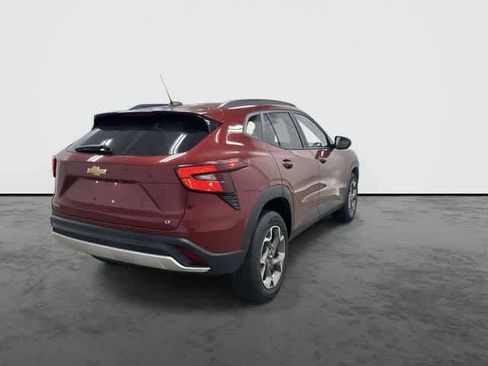 Used 2025 Chevrolet Trax LT FWD image 3