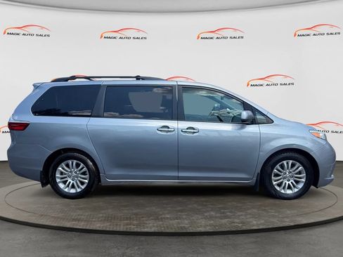 Used 2015 Toyota Sienna XLE Premium w/ Four Season Floor Mat Package FWD image 6