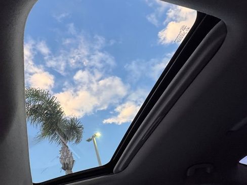 Certified 2022 Nissan Sentra SR w/ SR Premium Package image 14