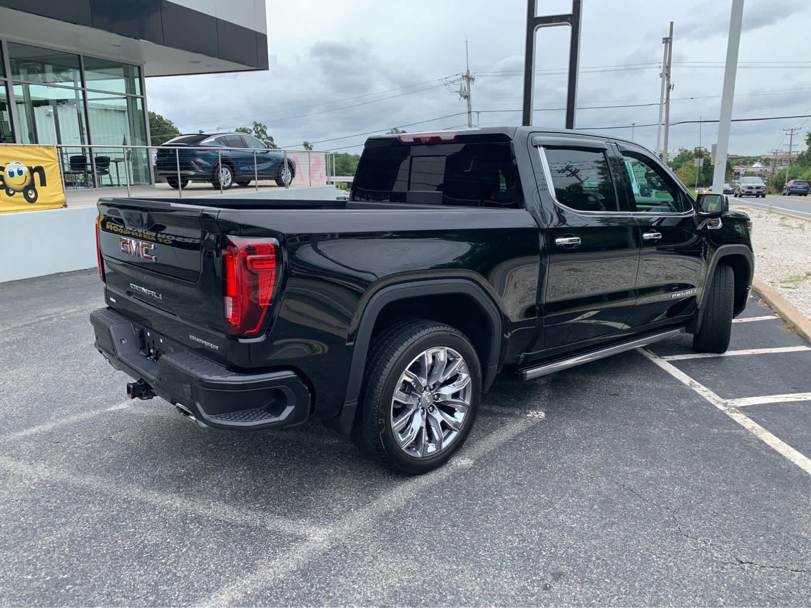 Used 2024 GMC Sierra 1500 Denali w/ Denali Reserve Package AWD/4WD image 7
