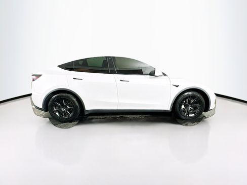 Used 2021 Tesla Model Y Long Range image 10