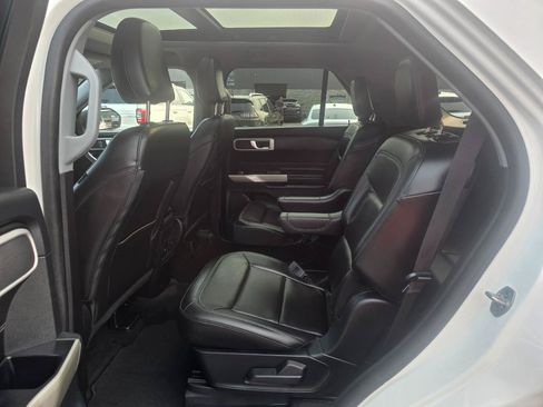 Used 2022 Ford Explorer XLT w/ Equipment Group 202A AWD/4WD image 15