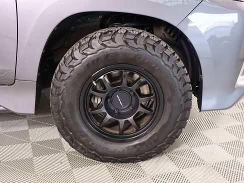 Used 2017 Lexus LX 570 4WD image 21