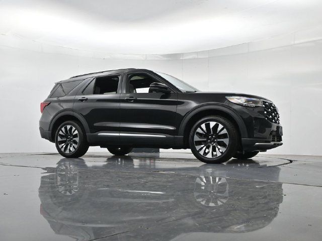 Certified 2025 Ford Explorer Platinum w/ LUX Leather Package AWD/4WD image 39