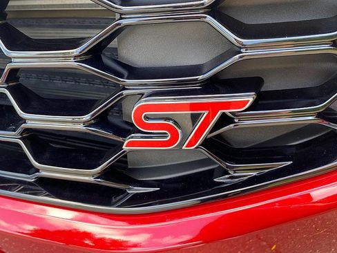 Certified 2025 Ford Explorer ST w/ Sun And Sound Package image 11