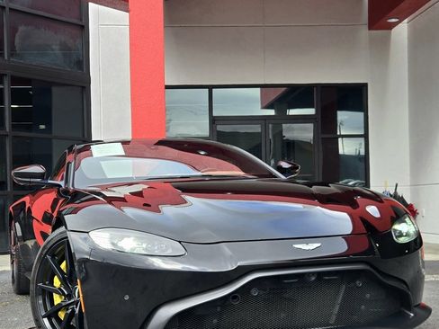 Used 2020 Aston Martin V8 Vantage Coupe image 11