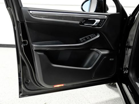 Used 2018 Porsche Macan Turbo w/ Premium Package Plus image 49