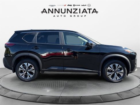 Used 2022 Nissan Rogue SV image 6