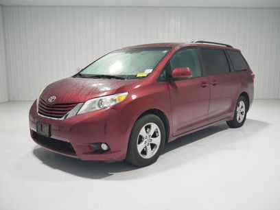 Used 2017 Toyota Sienna LE