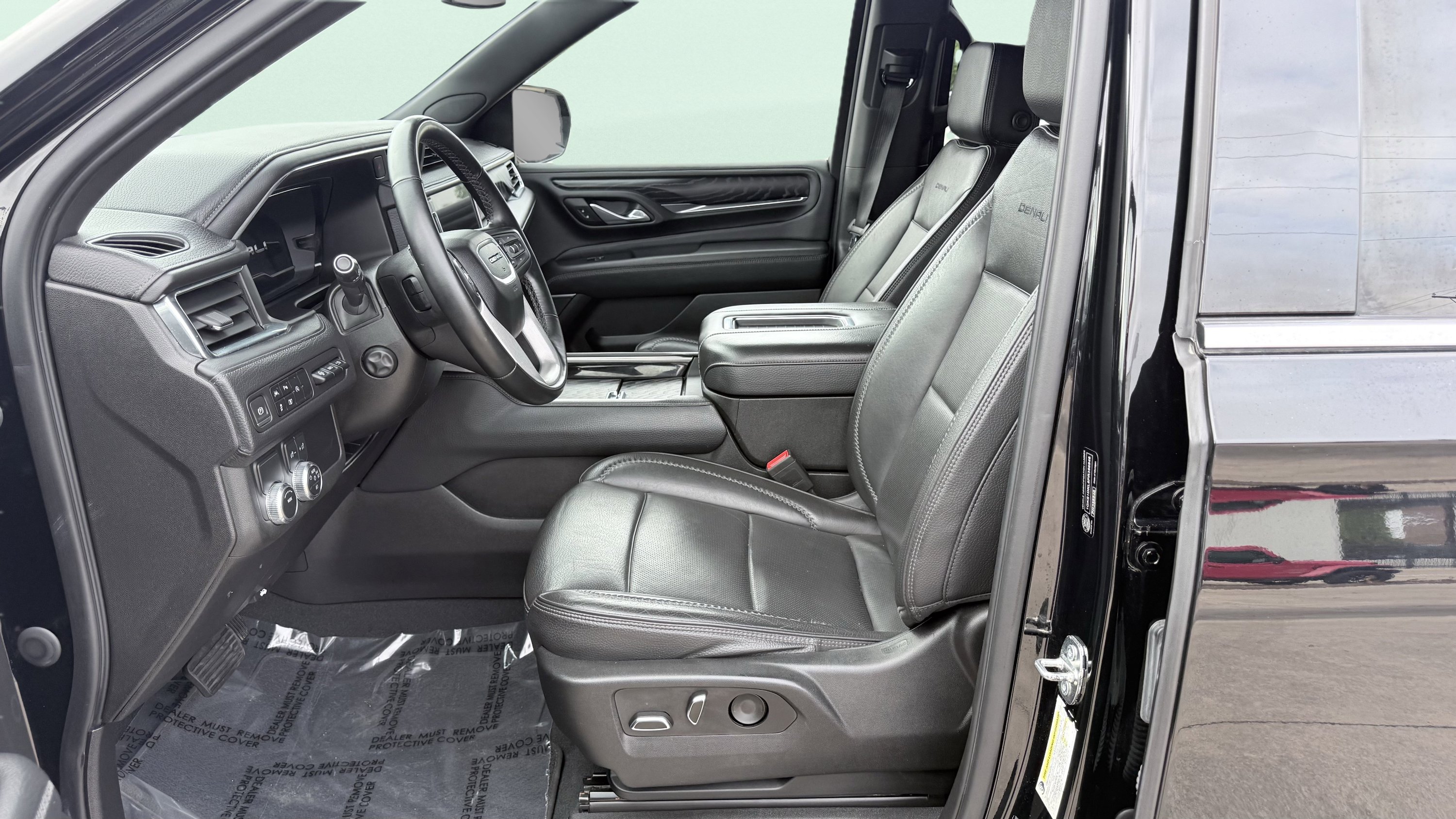 Used 2023 GMC Yukon Denali RWD image 19