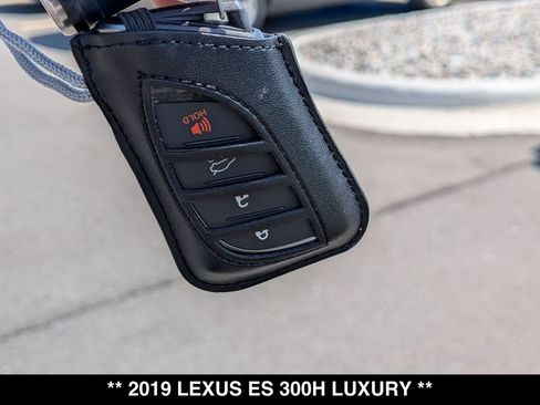 Used 2019 Lexus ES 300h w/ Accessory Package 2 FWD image 28