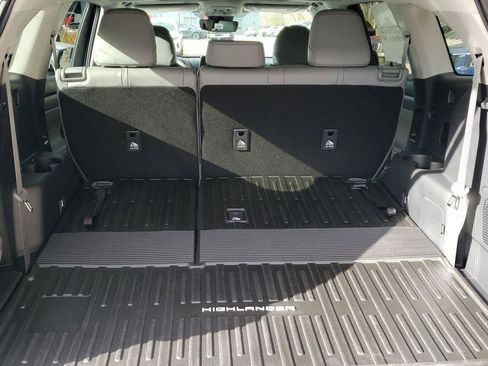 New 2026 Toyota Highlander XLE image 8