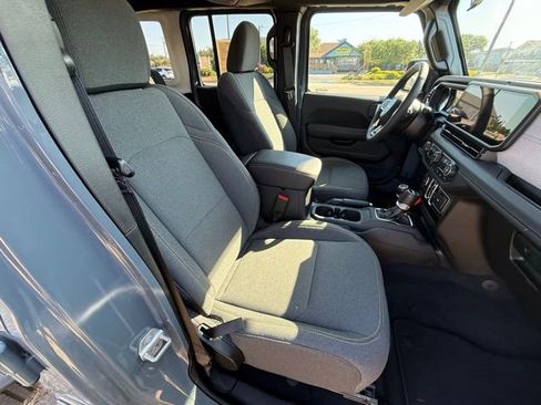 Used 2025 Jeep Wrangler Unlimited Sahara w/ Safety Group AWD/4WD image 11