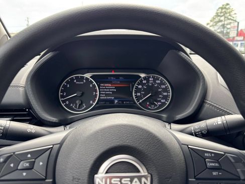 Used 2025 Nissan Sentra SV FWD image 28