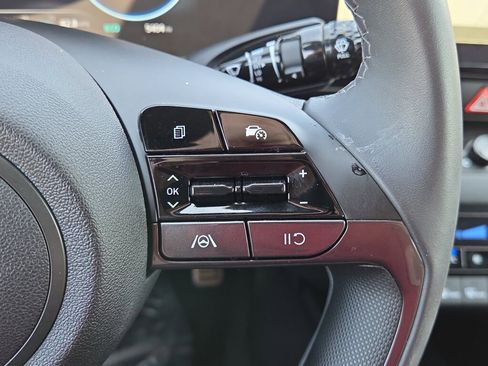 Used 2025 Hyundai Elantra SEL FWD image 20