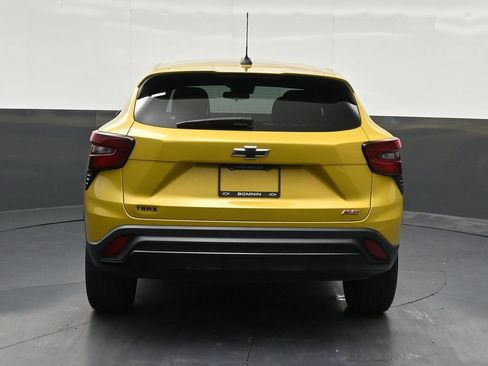 Used 2024 Chevrolet Trax RS w/ Sunroof Package FWD image 4