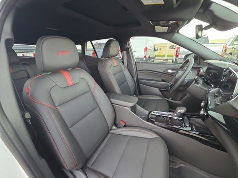 Used 2026 Chevrolet Trax RS w/ Sunroof Package FWD image 32