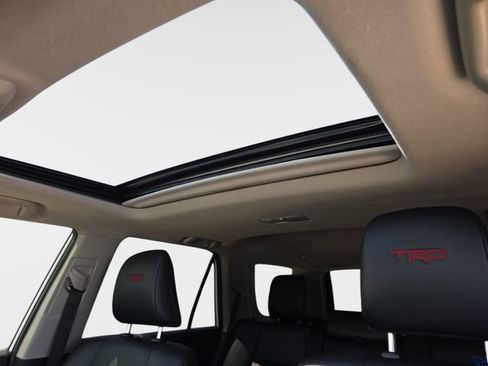 Used 2021 Toyota 4Runner Venture w/ Moonroof Package AWD/4WD image 32