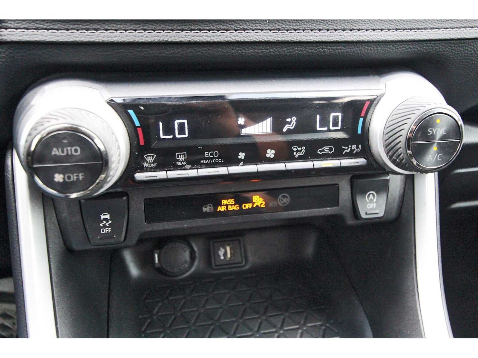 Used 2024 Toyota RAV4 XLE w/ Convenience Package FWD image 25