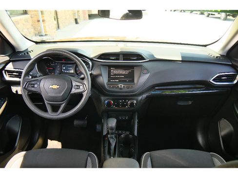 Used 2022 Chevrolet TrailBlazer LT w/ LPO, Blackout Package AWD/4WD image 10