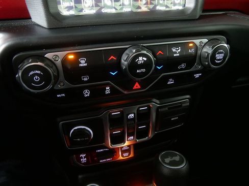 Used 2022 Jeep Wrangler Unlimited Rubicon w/ Dual Top Group image 30