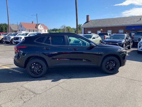 New 2026 Chevrolet Trax LT w/ Sunroof Package FWD image 8