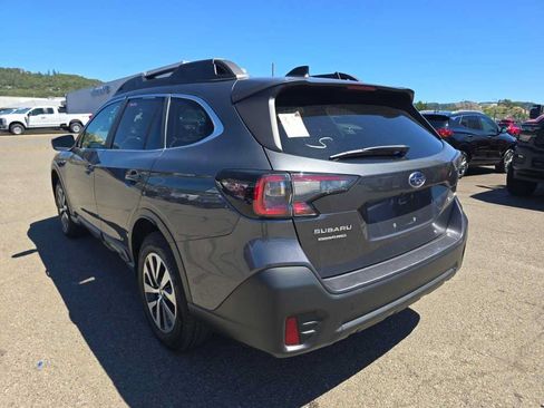 Used 2022 Subaru Outback Premium AWD/4WD image 16