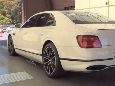 Used 2021 Bentley Flying Spur V8 AWD/4WD image 3